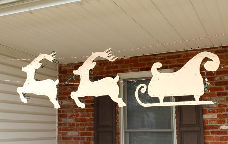 Outdoor Santa Sleigh Decoration | Deck the Home Spotlight