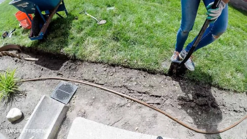 digging trench for concrete landscape edging