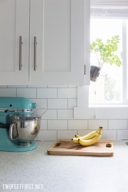 Update your kitchen backsplash for cheap by using paint!