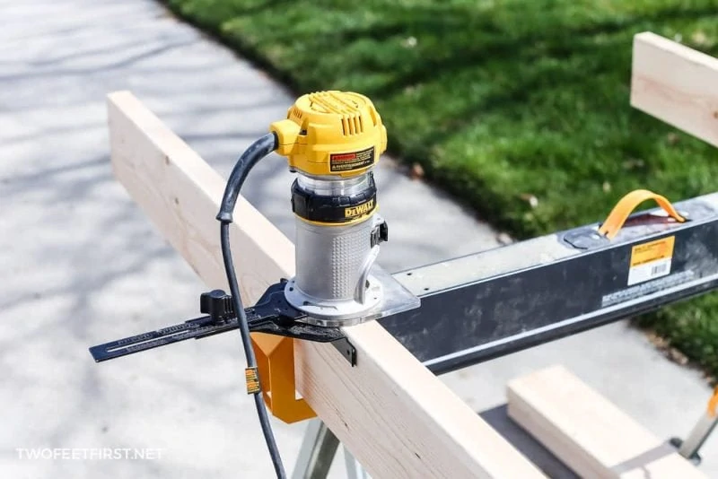 using compact dewalt router to create dados