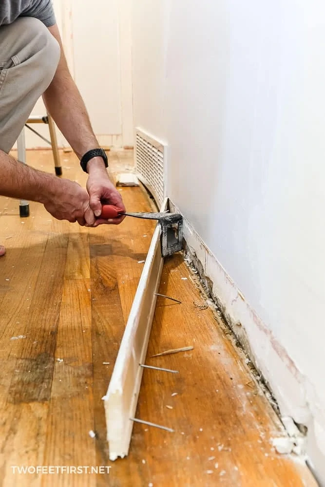 removing baseboard with trim puller