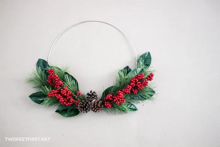 Christmas hoop wreath tutorial with red berries