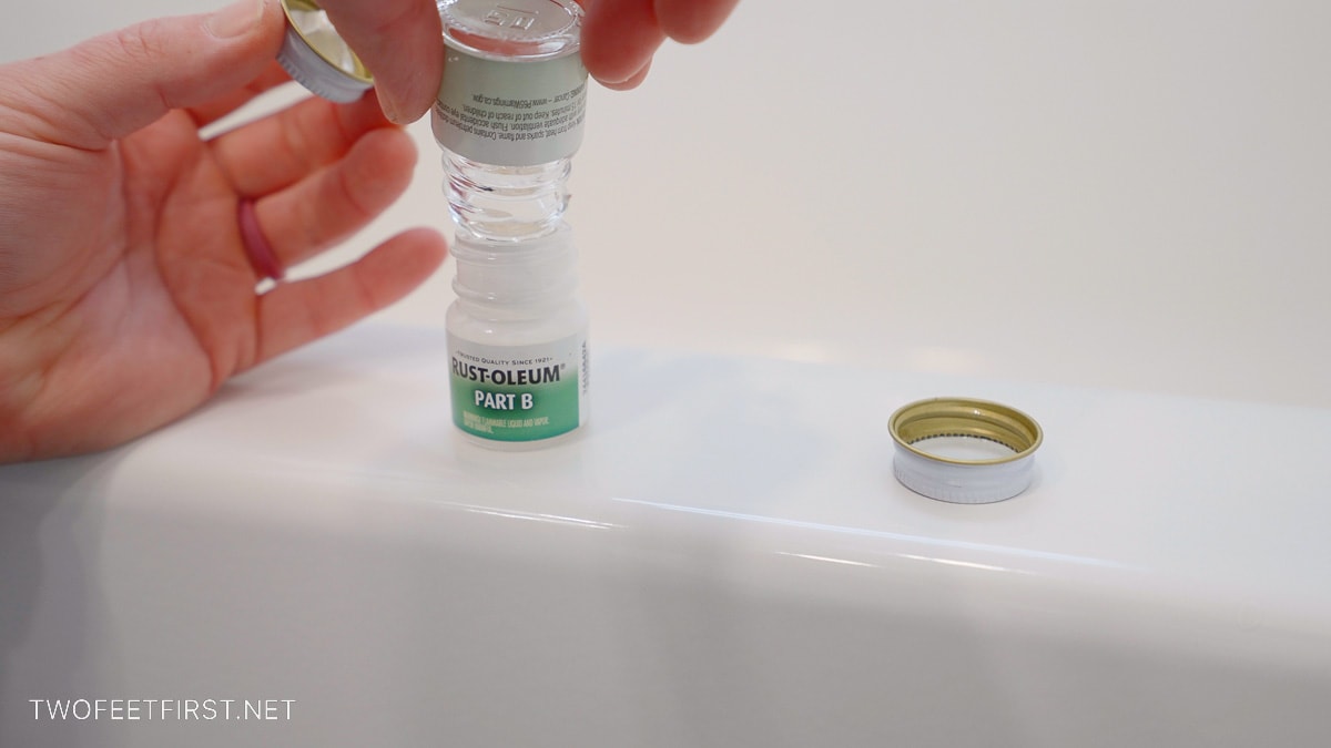 How to fix a chip in bathtub with Rustoleum Tub and Tile touch up paint